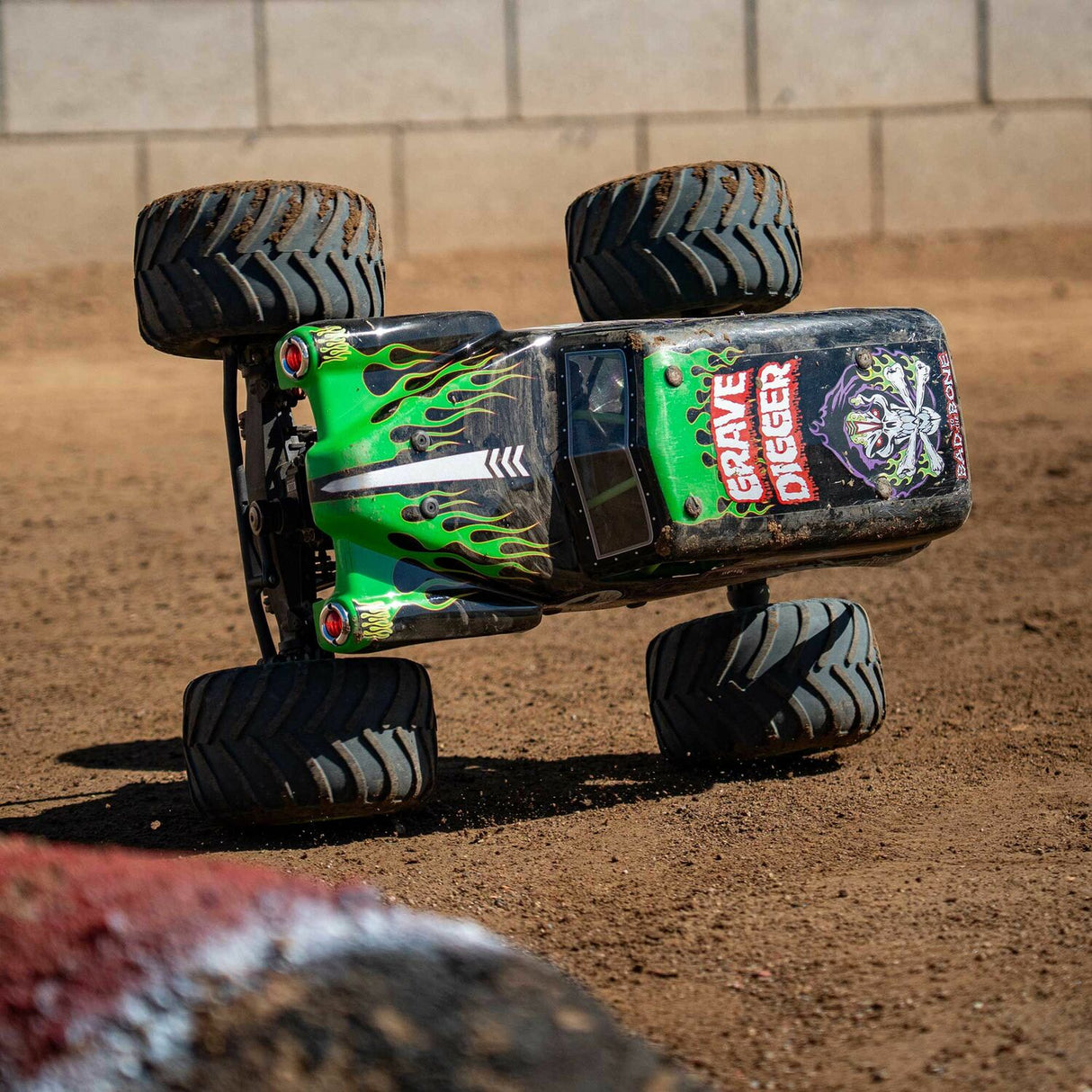 1/8 LMT 2.0 Grave Digger 4X4 Solid Axle Brushless Monster Truck RTR, Green