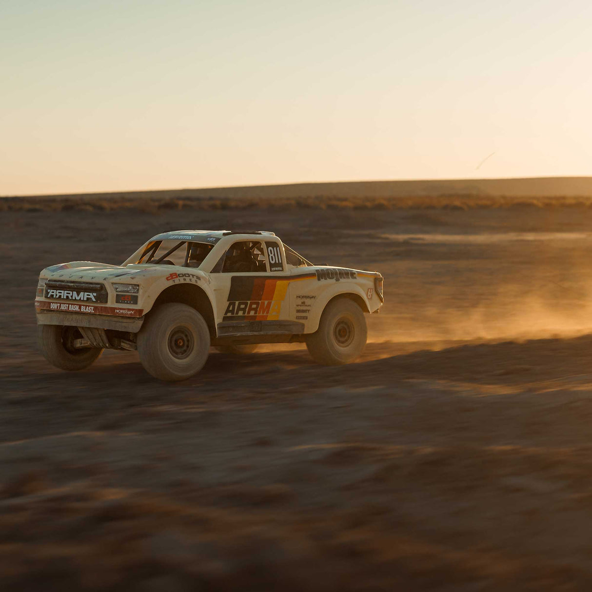 ARRMA 1/7 MOJAVE 6S 4X4 V3 BLX Brushless RTR Desert Truck - Beige — view 9