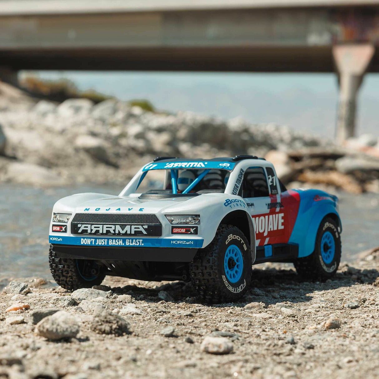 MOJAVE GROM 223S BLX Brushless 4X4 Small Scale Desert Truck RTR with DSC (Battery & Charger included), White